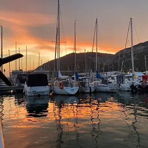 Experience Fantastique De Berce Par La Pres De Barcelone Bateau-hôtel